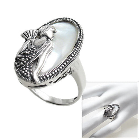 Flapper with fan in mother of pearl and silver. Wholesale sterling silver rings. Combo photo.