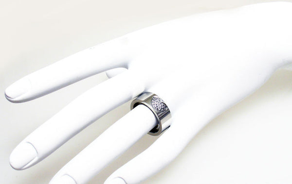 Plain band with embossed heart with micro pave CZ | Wholesale stainless steel rings - Jewelry | Hand photo