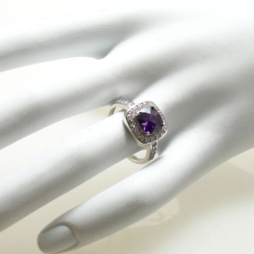 Square cut amethyst purple colored CZ cocktail ring | Wholesale sterling silver rings - Jewelry | Hand photo