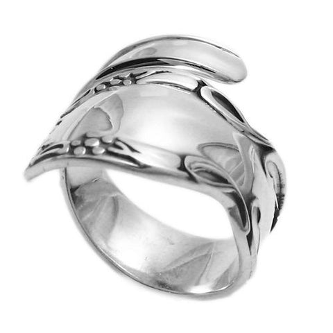 Stunning contrast in dark and light reveal a sublime beauty. Wholesale Sterling Silver Rings. Main photo.