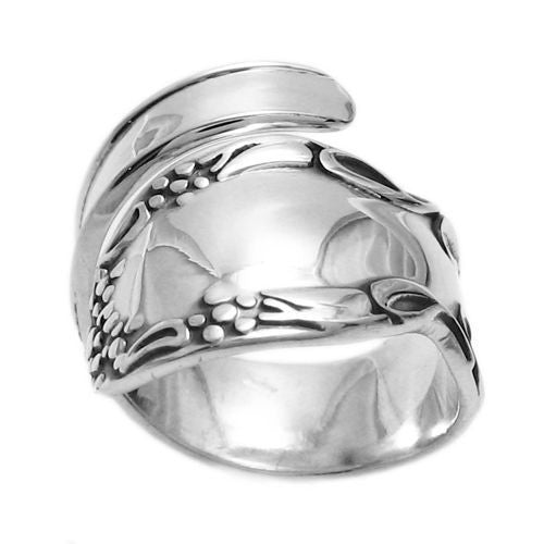 Stunning contrast in dark and light reveal a sublime beauty. Wholesale Sterling Silver Rings. Front view.