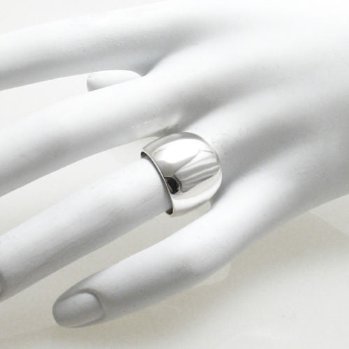 Classic cigar band ring in polished sterling silver. Wholesale Sterling Silver Rings. On hand.