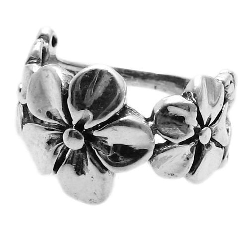 Beautifully Sculpted Lilac Flowers in a Band Ring. Sterling Silver