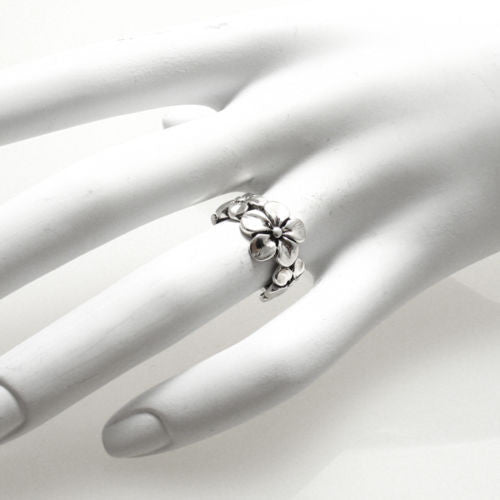 Beautifully Sculpted Lilac Flowers in a Band Ring. Sterling Silver